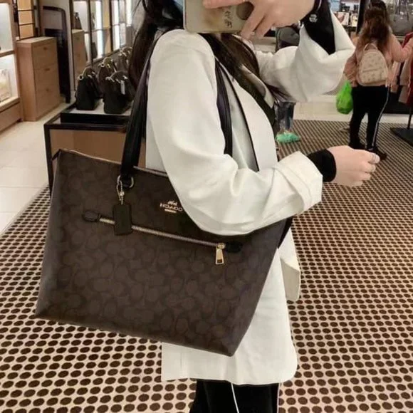 NWT - Only 1 Left- COACH Gallery Tote In Signature Canvas -Beautiful and Useful - Picture 5 of 16